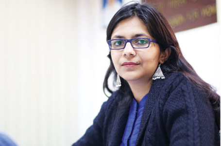 दिल्ली महिला आयोग की अध्यक्ष स्वाति मालीवाल को 15 मीटर तक कार से घसीटा